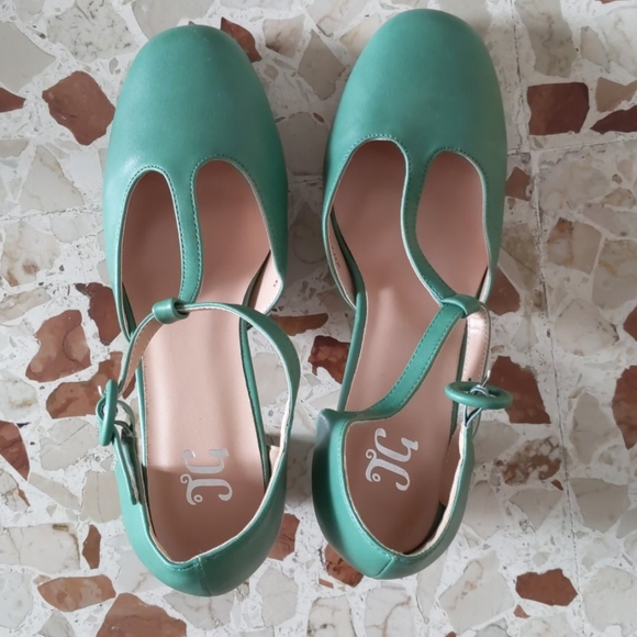 Modcloth Shoes - Never worn ModCloth Heels
